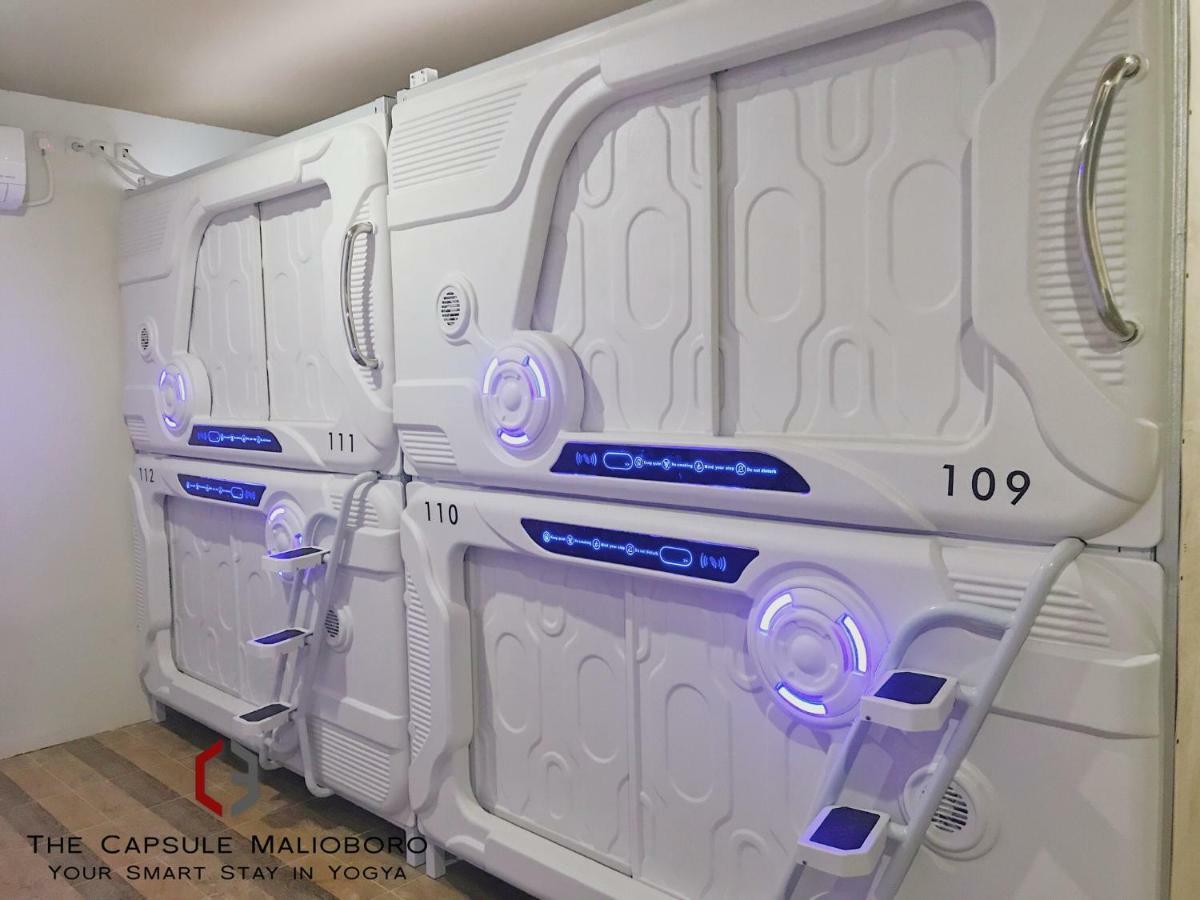 Хостел The Capsule Malioboro Джокьякарта Экстерьер фото