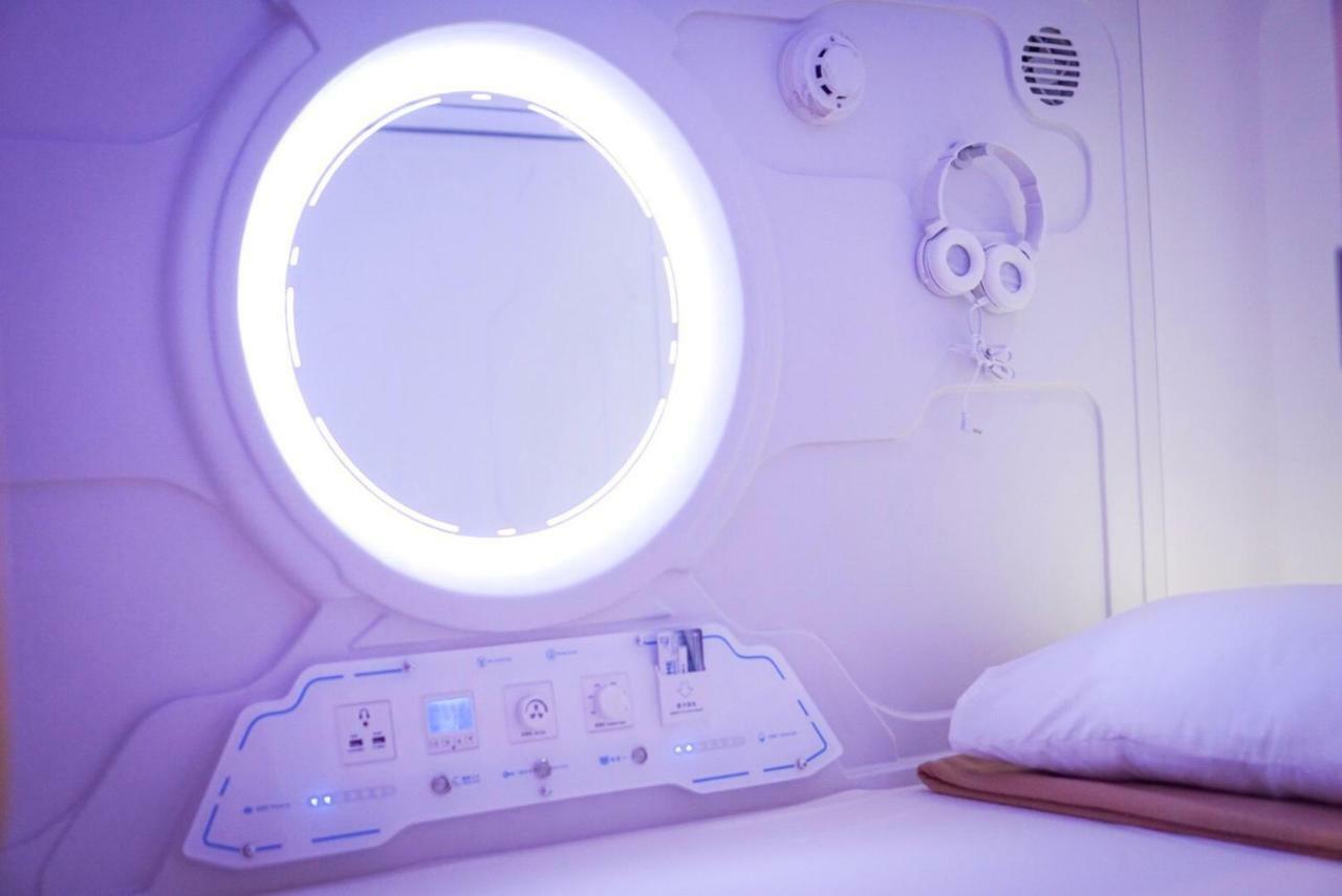 Хостел The Capsule Malioboro Джокьякарта Экстерьер фото
