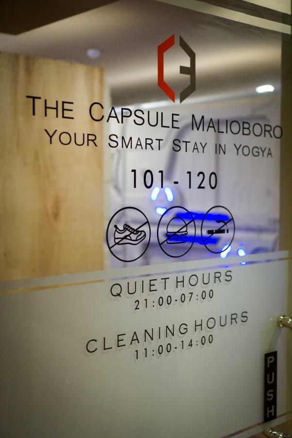 Хостел The Capsule Malioboro Джокьякарта Экстерьер фото
